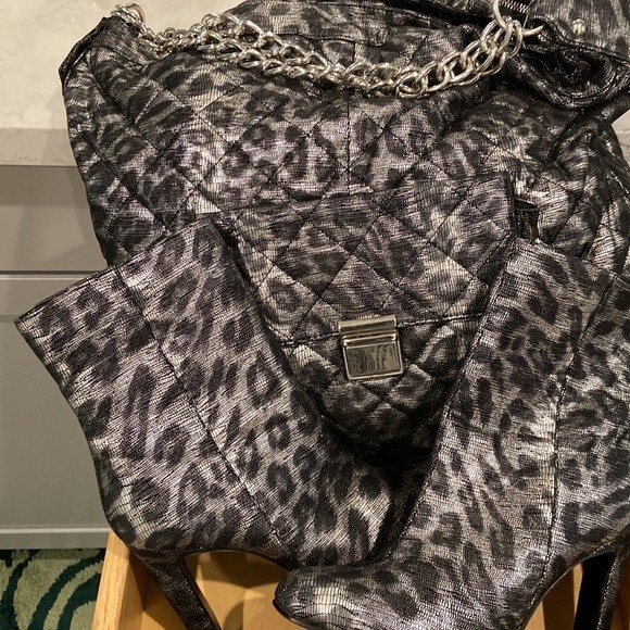 Black and Gray Cheetah Print Boots and Tote Set - Picture 8 of 10